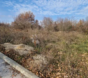 RIJETKOST NA TRŽIŠTU!LABIN, građevinsko zemljište na pješačkoj udaljenosti od centra - cover