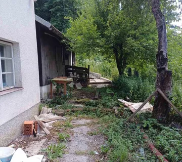 GORANSKA KUĆA SA DVA MANJA STANA - cover