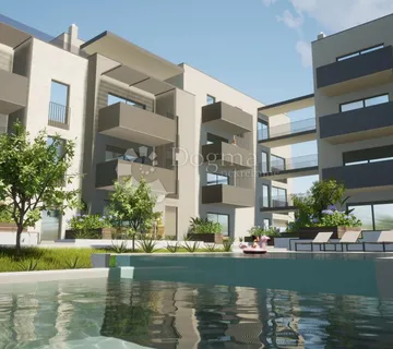 POREČ (okolica) Luksuzan stan sa vrtom, bazenom i garažom - cover