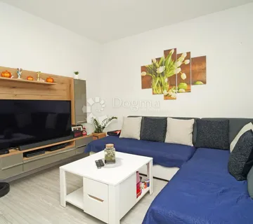 PRILIKA! 2 STANA U PULI 3S+DB i 1S+DB - cover