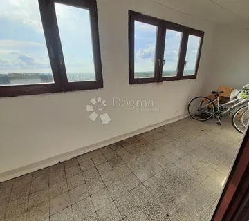 Prostran i sunčan stan s dvjema lođama u Prečkom - cover