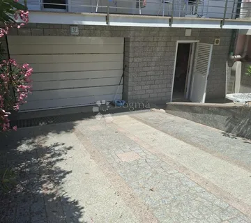Stan 130m od mora- Povljana - cover