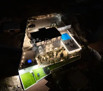 SEVID -PROSTRANA VILLA 50M OD MORA S TOP POGLEDOM - cover