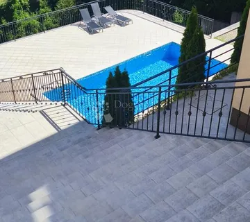 Odličan stan u zgradi sa bazenom u idiličnom okruženju - cover