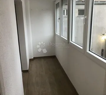 Renovirani stan 49 m² na Donjoj Vežici–dugoročni najam - cover