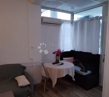 Poslovni prostor na prodaju - simpatično i uređeno ! - cover