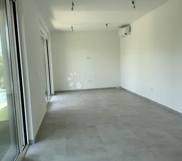 KOŽINO-LUKSUZAN STAN S BAZENOM I VRTOM-90m od mora - cover