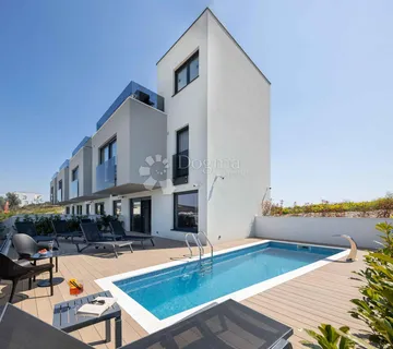 TROGIR/ČIOVO - PREDIVNA VILLA S BAZENOM I POGLEDOM V4 - cover