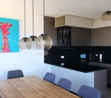 Stan: Podstrana 135 m2, novogradnja - cover