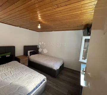 Stan u prvom redu do mora - cover