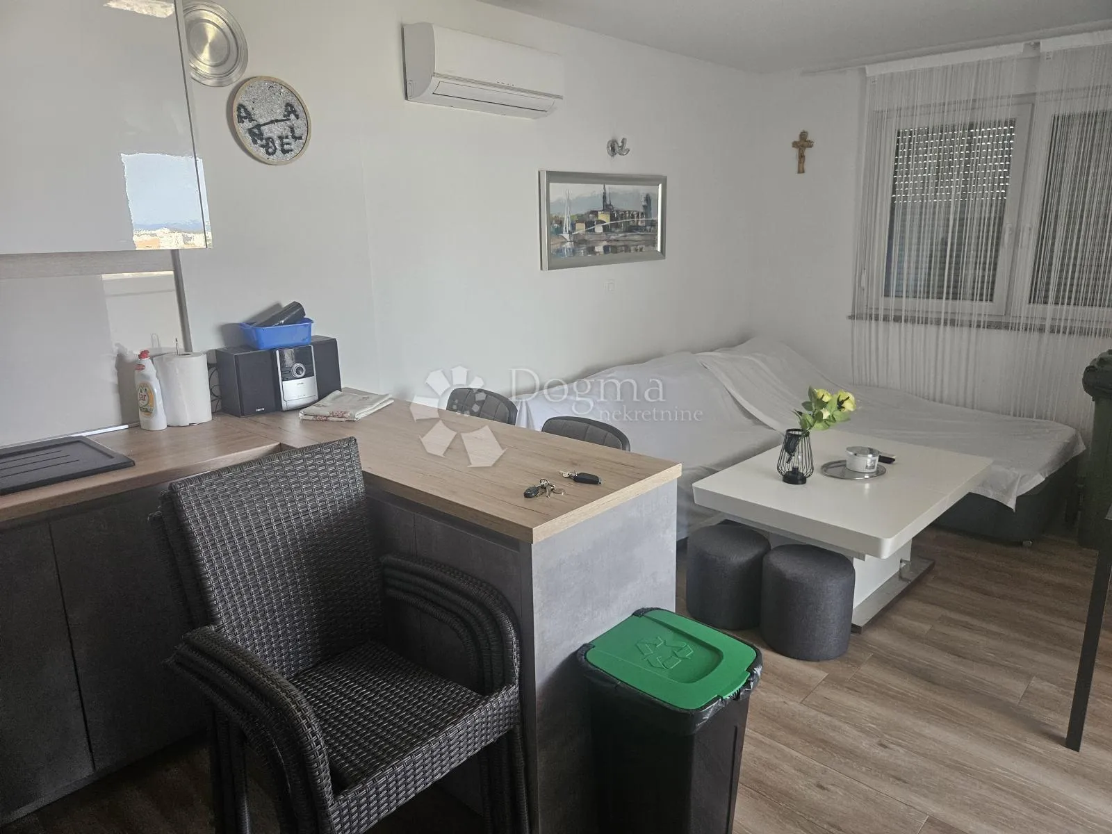 Apartman s pogledom na more i velikim dvorištem, 400 m od mora - cover