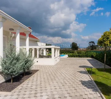 Elegantna vila u srcu Hrvatskog Zagorja za odmor i uživanje - cover