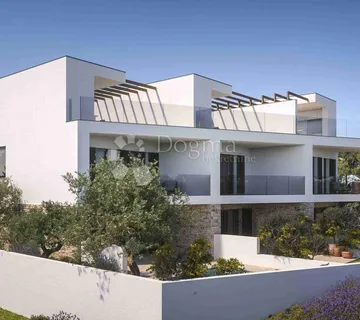 TRIBUNJ-LUKSUZNI STAN S BAZENOM U TRIPLEXU sA - cover