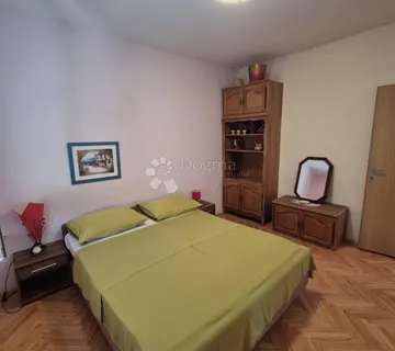 Prostrana apartmanska kuća sa panoramskim pogledom  na more - cover