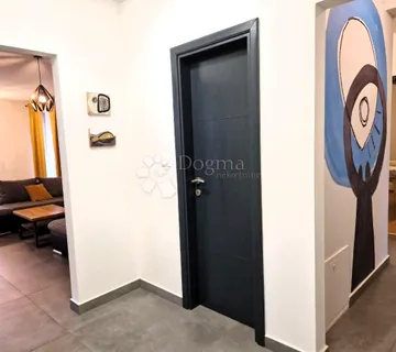PREKRASNA OBITELJSKA KUĆA NADOMAK GRADA - cover