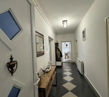 Prostran trosoban stan + garsonjera, centar Bjelovara - cover