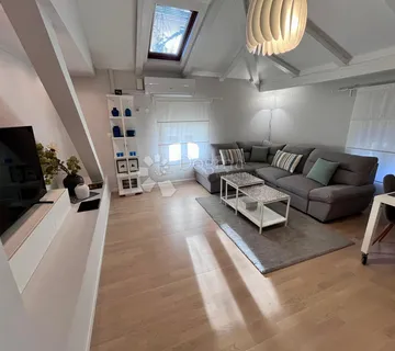 Centar Opatija, Prodaja, Prvi Red Do Mora - cover