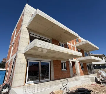 RAŽANJ – Novogradnja: ekskluzivan stan (S-2) u prizemlju s privatnim vrtom, 80 m od mora - cover