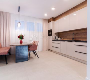 Prekrasan stan  s pogledom na more u centru Zadra - cover