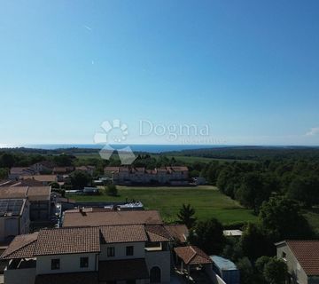 ATRAKTIVNO GRAĐEVINSKO ZEMLJIŠTE SA INFRASTRUKTUROM, 3,5KM OD MORA - cover
