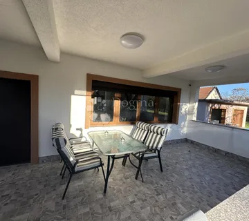 LIČKO CERJE KUĆA SA 2 POMOĆNA OBJEKTA + 10000m2 ZEMLJIŠTA - cover