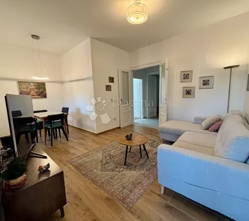 ATRAKTIVAN RENOVIRAN STAN U CENTRU PULE - BLIZINA ARENE - cover