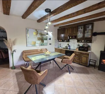 KUĆA SA POGLEDOM NA TRIBALJSKO JEZERO - cover