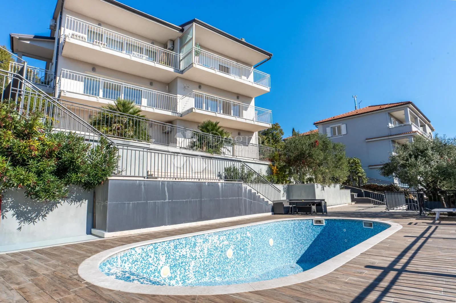 Ekskluzivno u Dogmi - najam atraktivnog stana sa magičnim pogledom  - cover