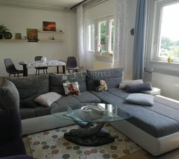 Kuća na izvrsnoj lokaciji nadomak Zaboka – 255 m², dvorište, garaže, velika parcela - cover