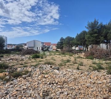 Brodarica - atraktivno građevinsko zemljište 140 m od mora - cover