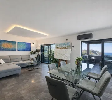 Kompletno uređen stan s jednim od najljepših pogleda na Split - cover