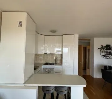 Predivan stan, kompletno namješten s pogledom na more - cover