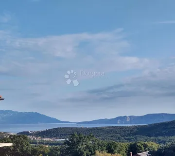BRIBIR KAMENA KUĆA SA TERASOM - cover
