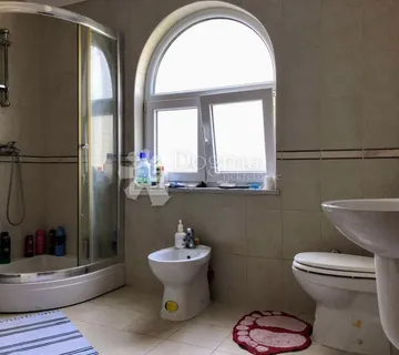 KRK - BAŠKA - VILA S VELIKIM STANOM I DVA APARTMANA - cover