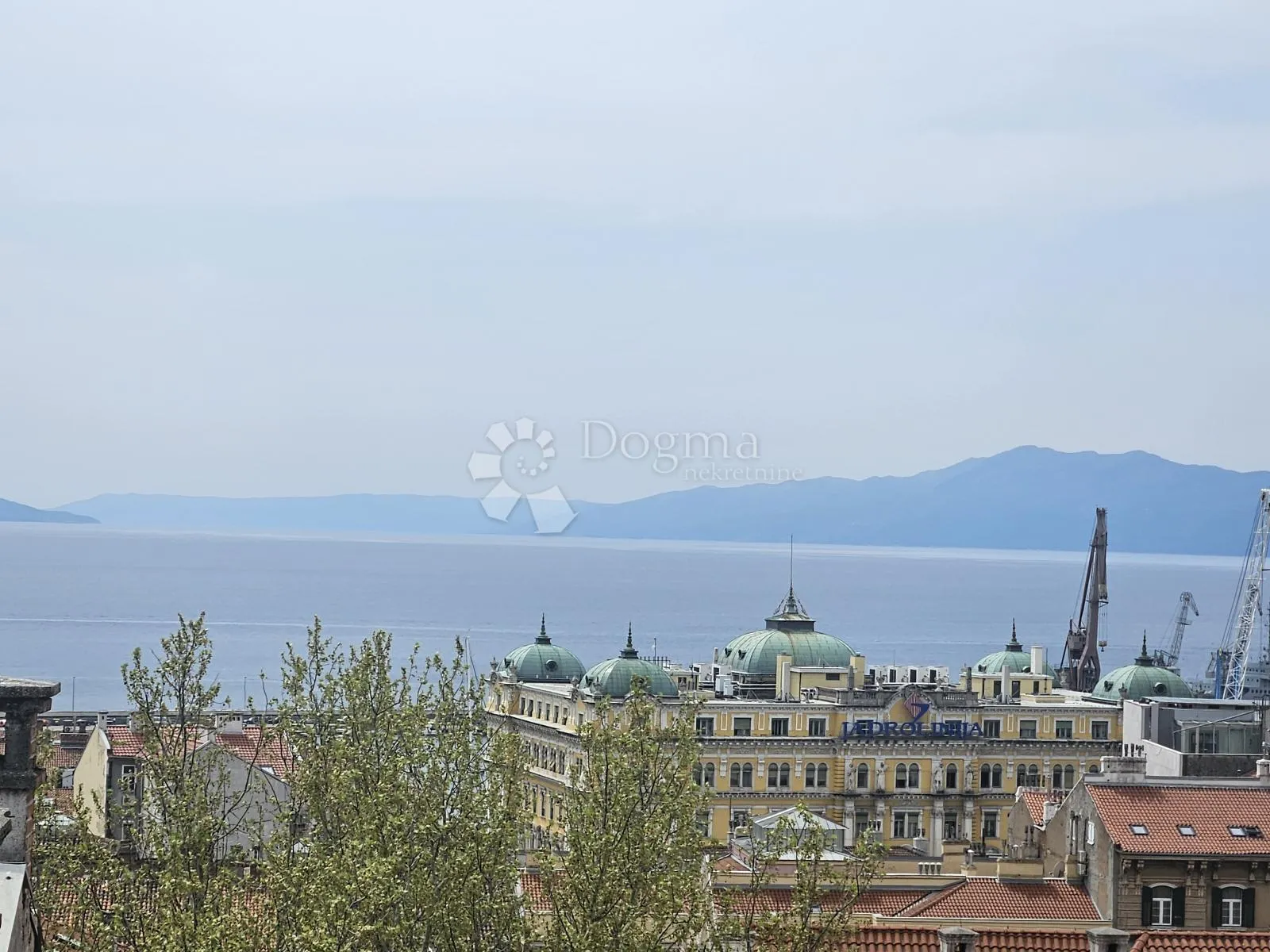 Centar- dvosoban stan za najam! - cover