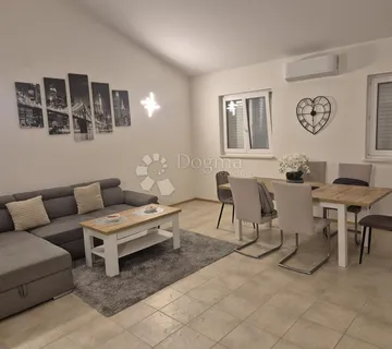 PRODAJE SE MODERAN STAN U ROGOZNICI – NEPROCJENJIV POGLED NA MORE - cover