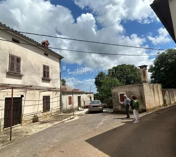  Kuća za Renovaciju s Građevinskim Zemljištem - Barban - cover
