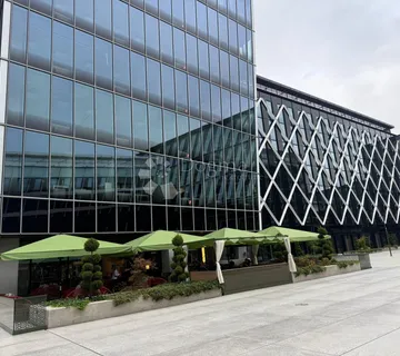 Prostor u poslovnoj zoni na frekventnoj lokaciji - cover