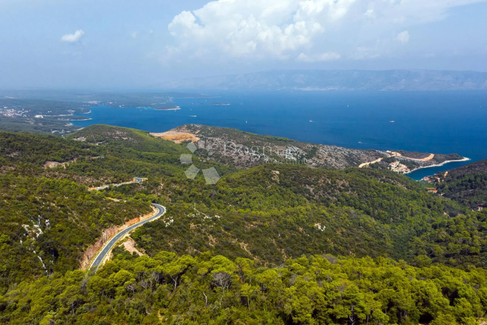 Poljoprivredno zemljište Jelsa 3400m2 - cover