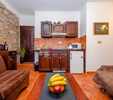 Stan u kamenom zdanju u centru Rovinja - 100 m od mora - cover