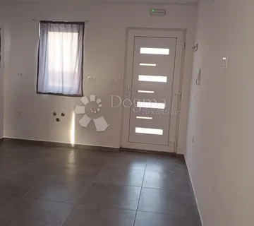 Čavle, novouređen pp u centru, najam - cover