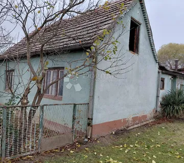 KUTJEVO - KUĆA ZA ADAPTACIJU NA ATRAKTIVNOJ LOKACIJI - cover