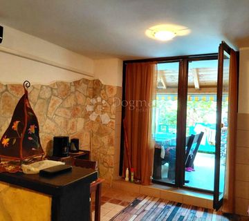 DUGA UVALA - APARTMAN NA SAMO 200 METARA OD MORA - cover
