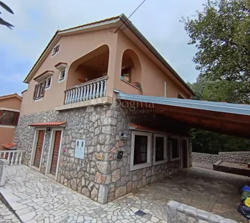 KUĆA S POSLOVNIM PROSTOROM - MALINSKA - cover