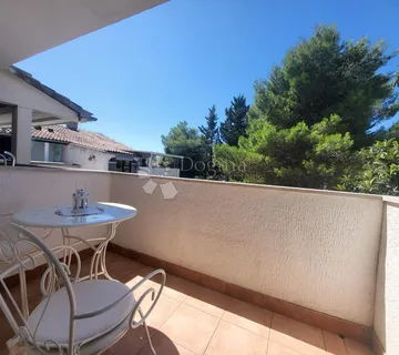 Kompletno renoviran apartman s balkonom nadomak mora - BARARIGA - cover