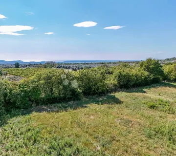 TOP LOKACIJA -Građevinsko zemljište S POGLEDOM - cover