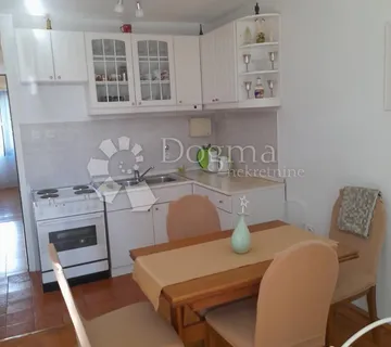 Prodaje se šarmantni stan  na Drenovi  - cover