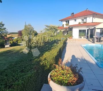 Vila 582 m2, bazen, teniski teren, parcela 5500 m² - cover