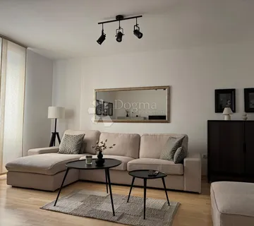 PULA KUĆA / IDEALNA LOKACIJA I MODERAN KOMFOR - cover