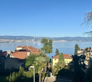 Centar Lovrana, stan s dva balkona - cover